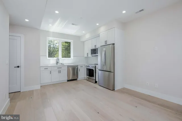 $4,850 | 722 Kenyon Street Northwest, Unit 3, Washington, DC 20010