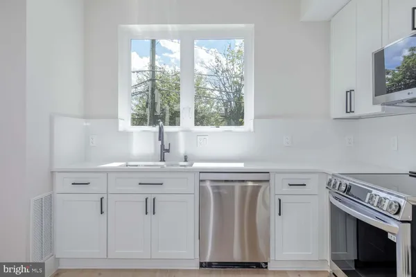 $4,850 | 722 Kenyon Street Northwest, Unit 3, Washington, DC 20010