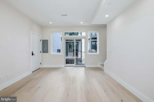 $4,850 | 722 Kenyon Street Northwest, Unit 3, Washington, DC 20010