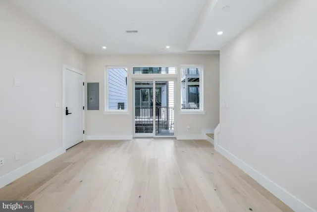 $4,850 | 722 Kenyon Street Northwest, Unit 3, Washington, DC 20010