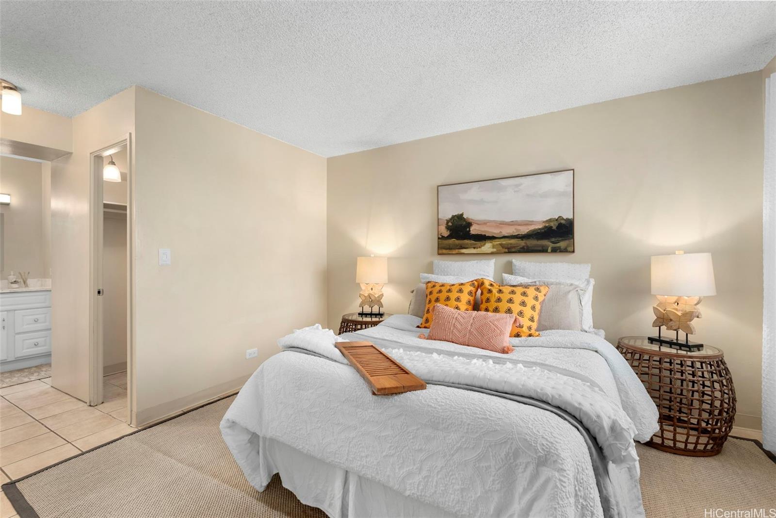 98-1038 Moanalua Road, Unit 1502 Aiea, HI 96701 - Photo 5 of 20 a bedroom with a bed and painting on the wall