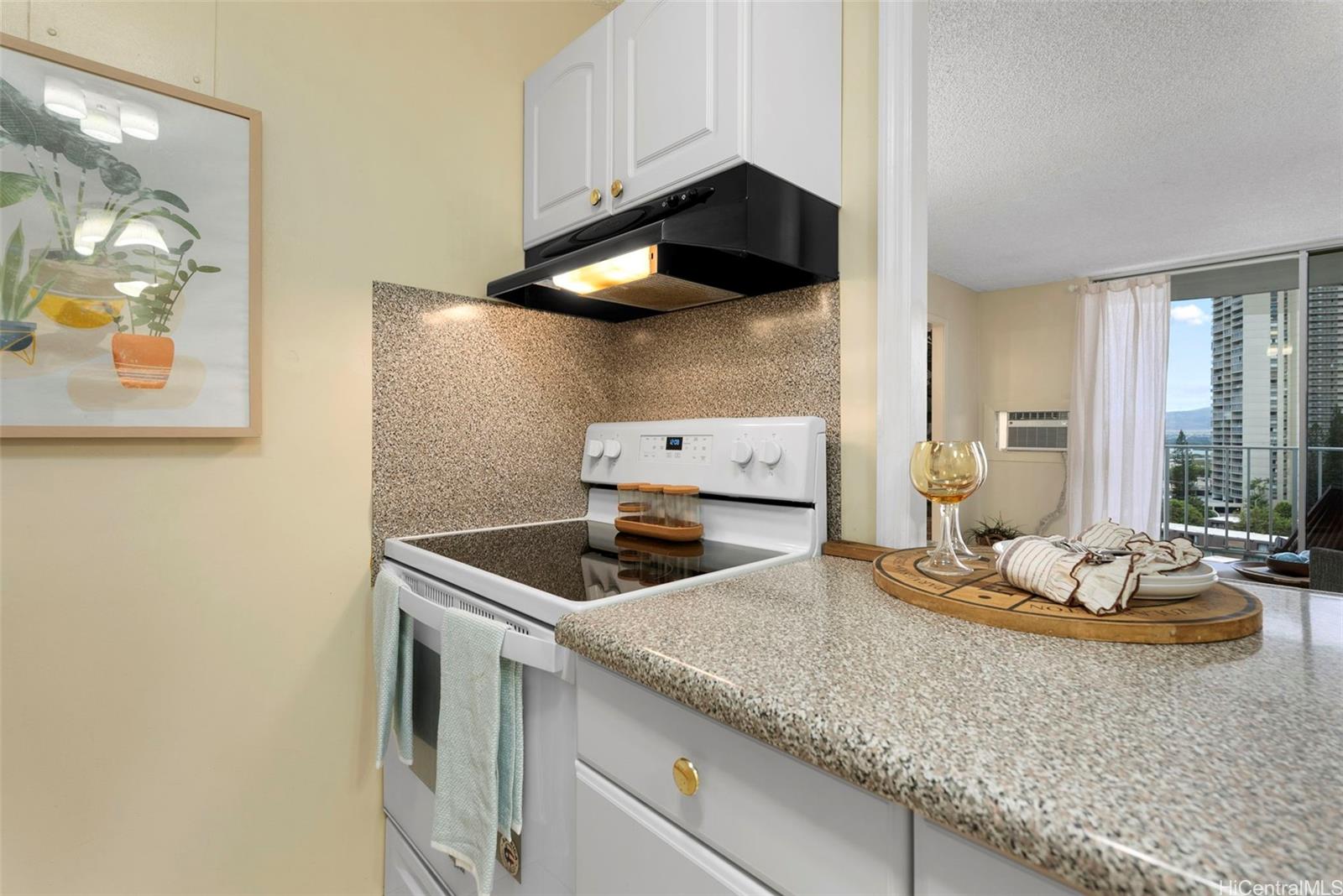 98-1038 Moanalua Road, Unit 1502 Aiea, HI 96701 - Photo 10 of 20 a kitchen with a stove and a microwave