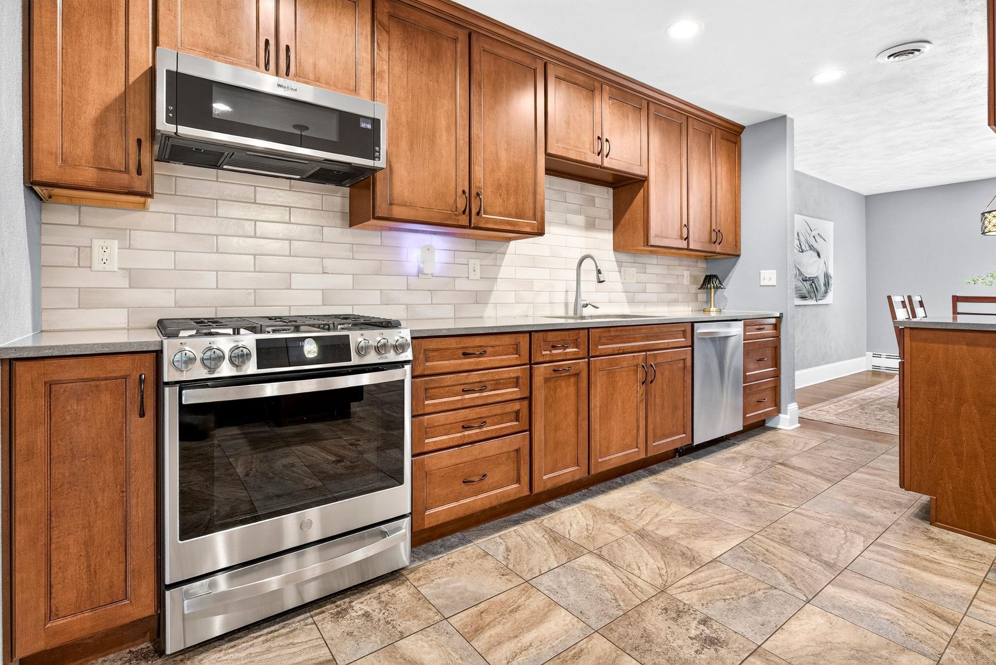 1146 East Pacific Street Appleton, WI 54911 - Photo 14 of 55
