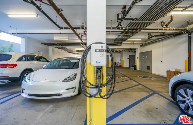 $2,475 | 2701 James M Wood Boulevard, Unit 202, Los Angeles, CA 90006