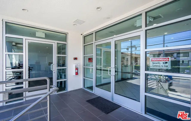 $2,475 | 2701 James M Wood Boulevard, Unit 202, Los Angeles, CA 90006