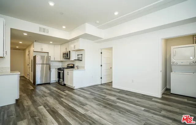 $2,475 | 2701 James M Wood Boulevard, Unit 202, Los Angeles, CA 90006