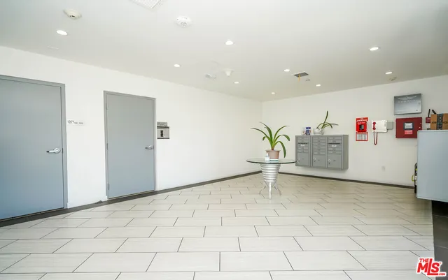 $2,475 | 2701 James M Wood Boulevard, Unit 202, Los Angeles, CA 90006