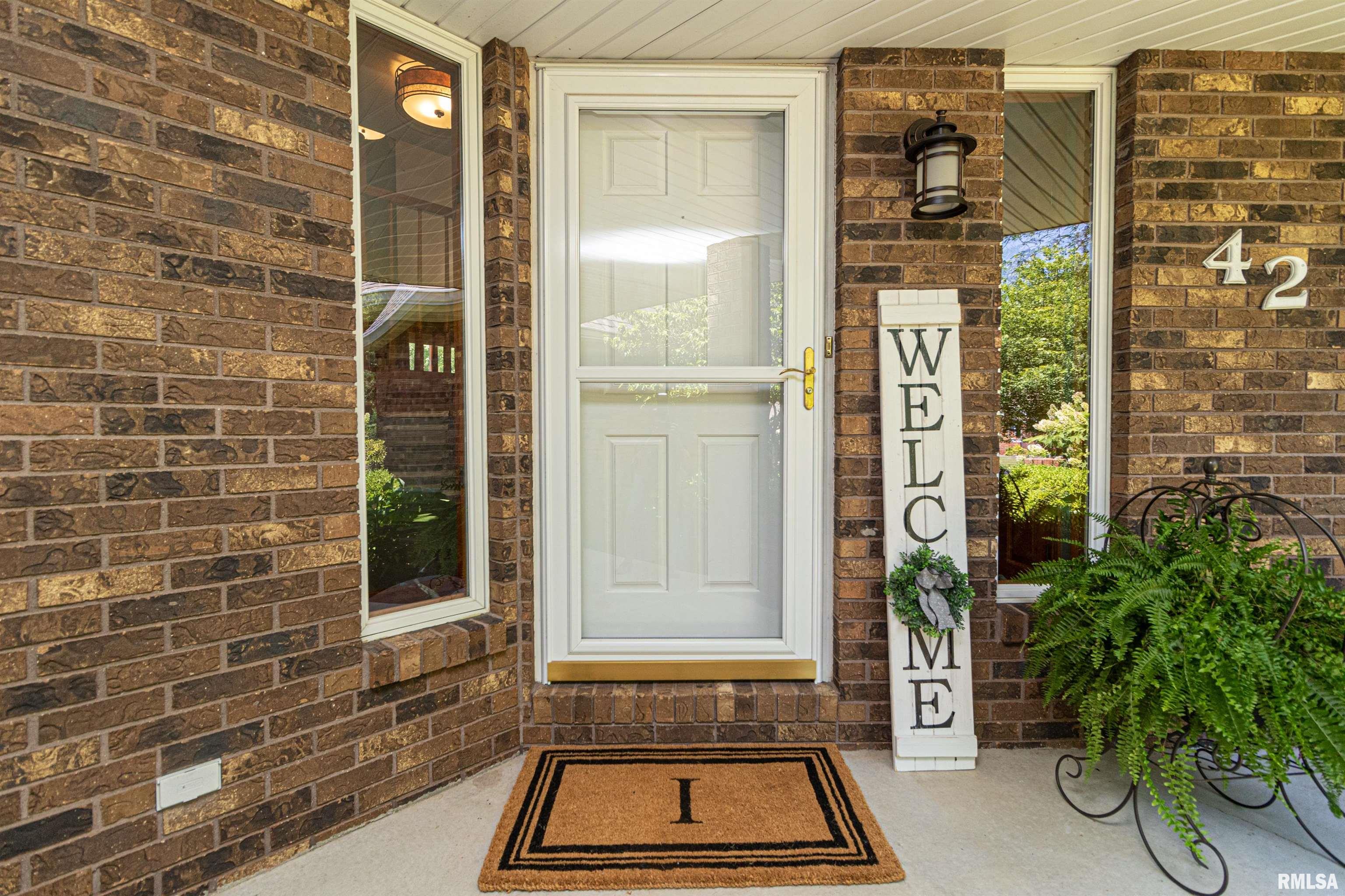 42 Waldheim Road Morton, IL 61550 - Photo 3 of 82 Gallery Image 3