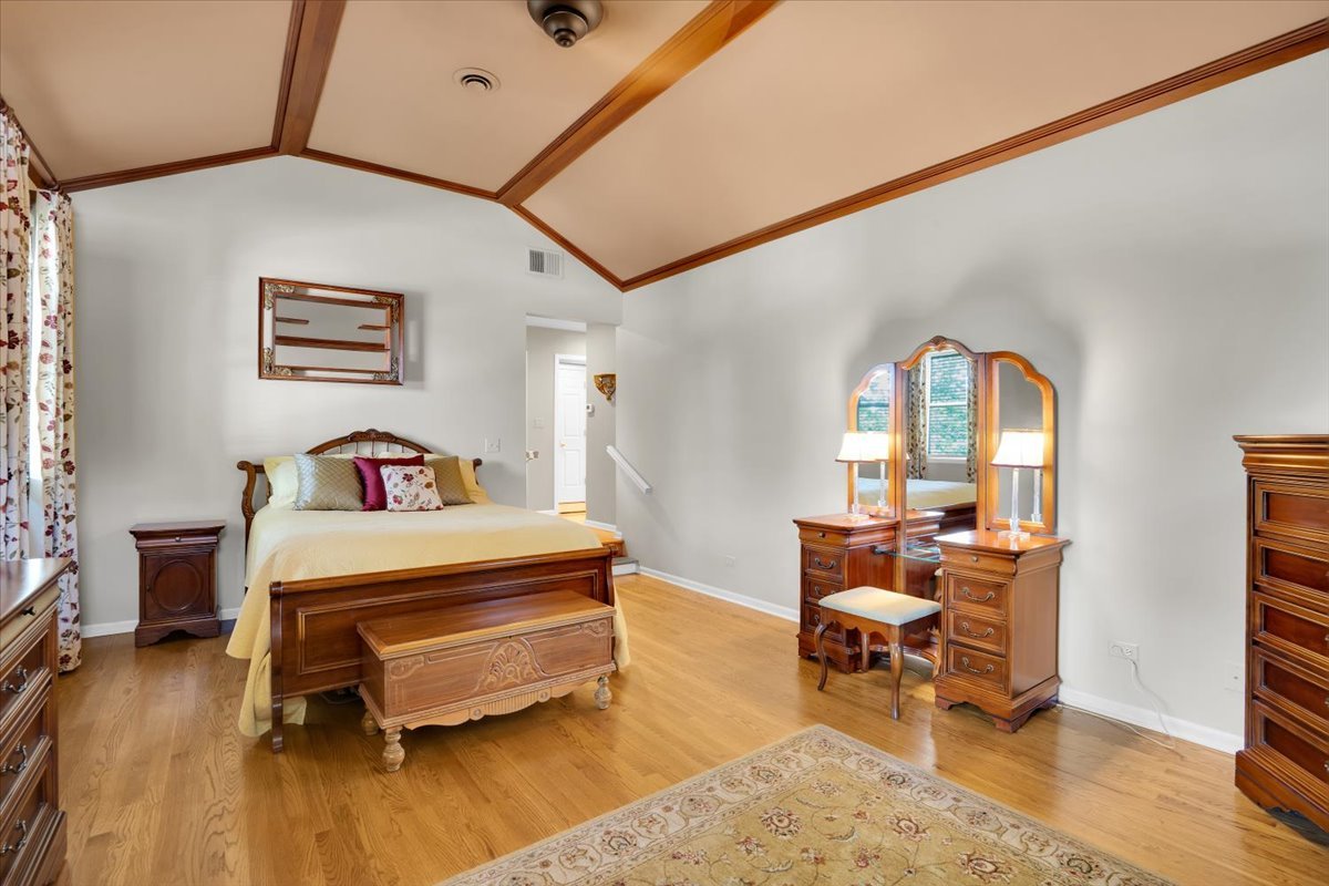 919 Roslyn Road Glen Ellyn, IL 60137 - Photo 22 of 39 Gallery Image 22
