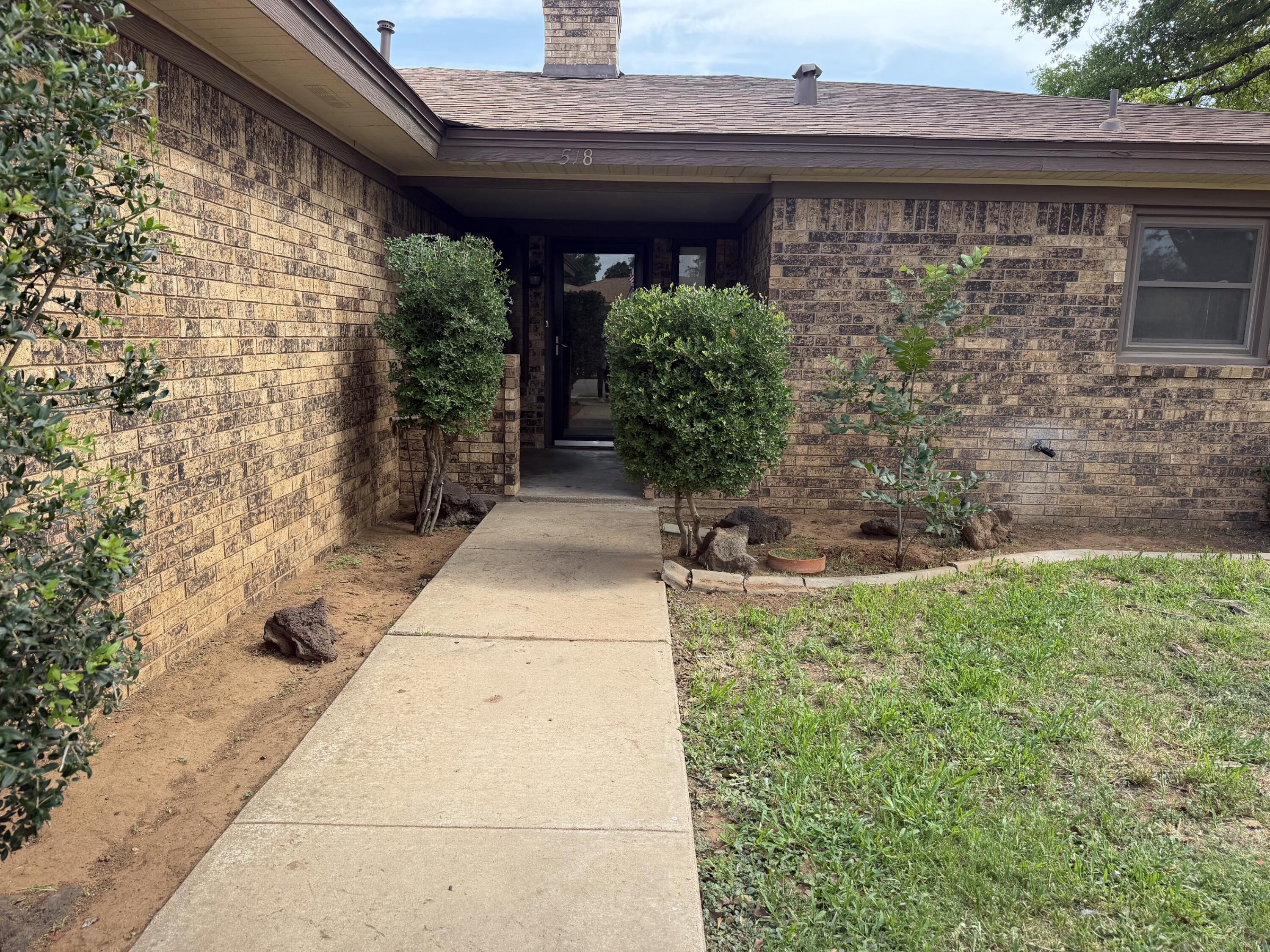 5518 70th Place Lubbock, TX 79424 - Photo 2 of 18 IMG_2045