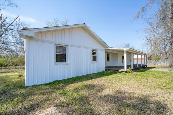 $199,900 | 7073 22nd Highway South, Michie, TN 38357