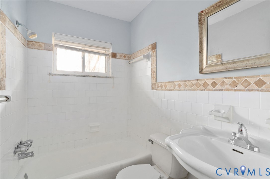 3109 North Parham Road, Unit 17 Henrico, VA 23294 - Photo 15 of 22 Full bath with tub / shower combination, tile wall