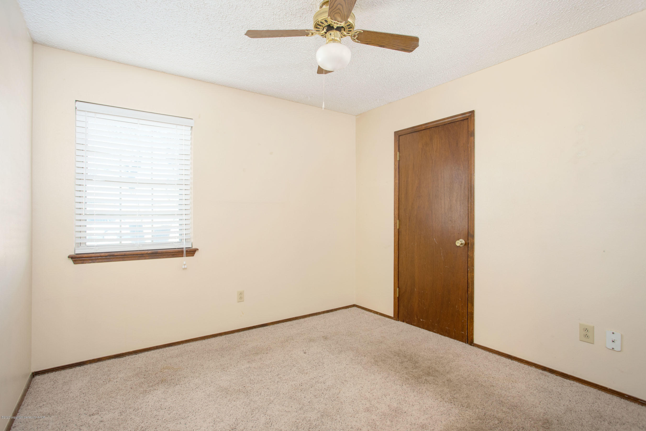 8213 Wrangler Trail Amarillo, TX 79110 - Photo 13 of 20 an empty room with a window