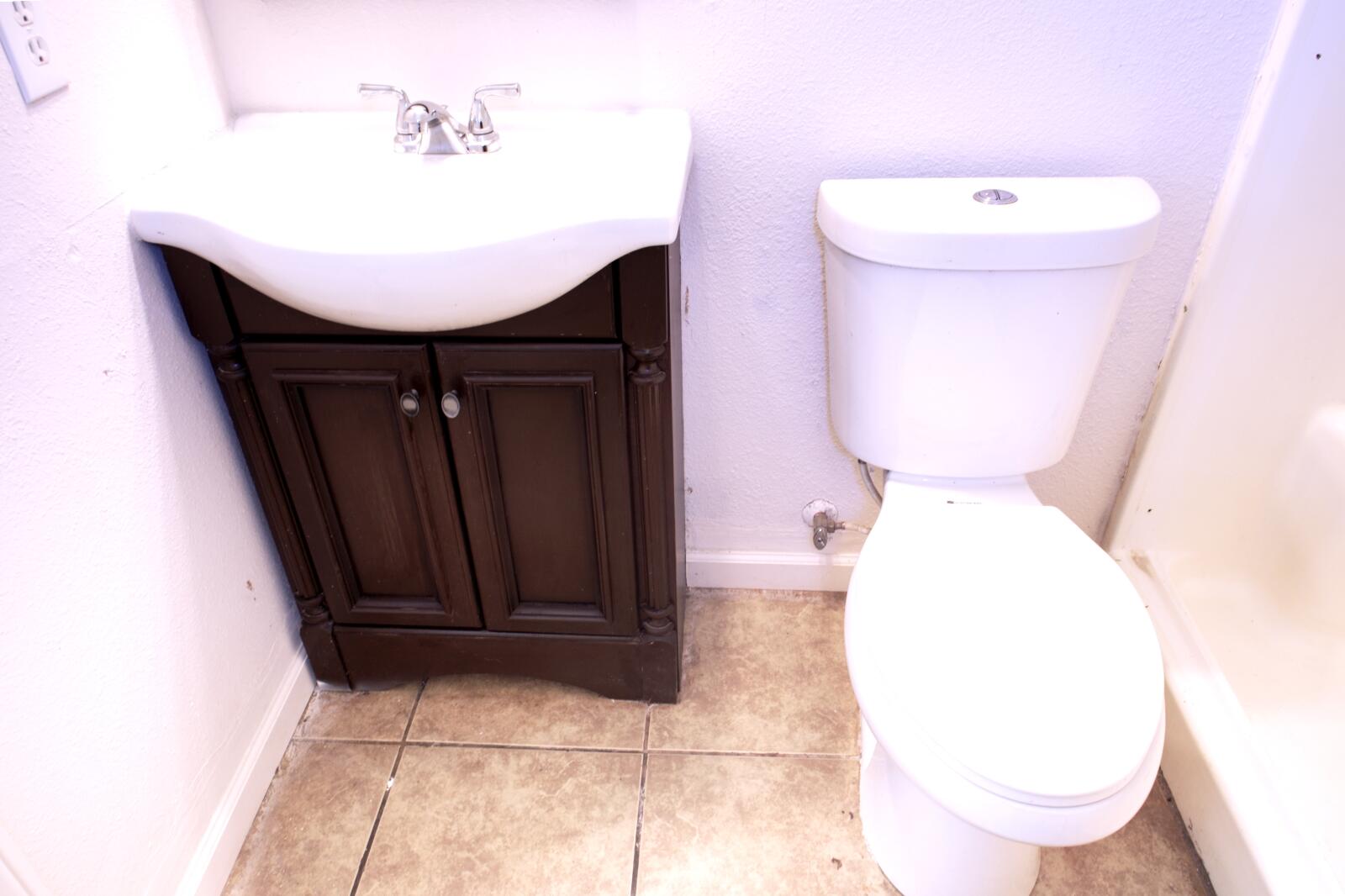 558 Perry Avenue Corcoran, CA 93212 - Photo 29 of 42 editMaster Bath 1