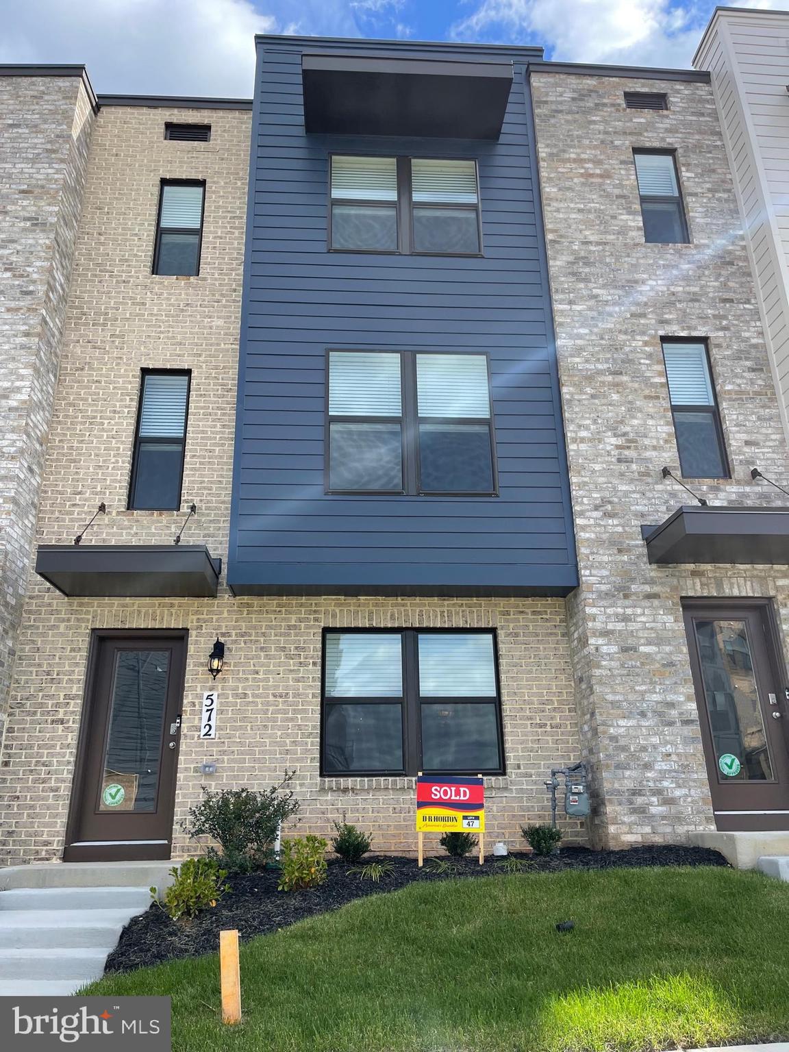 572 Union Street Frederick, MD 21701 - Photo 1 of 36 Exterior Front