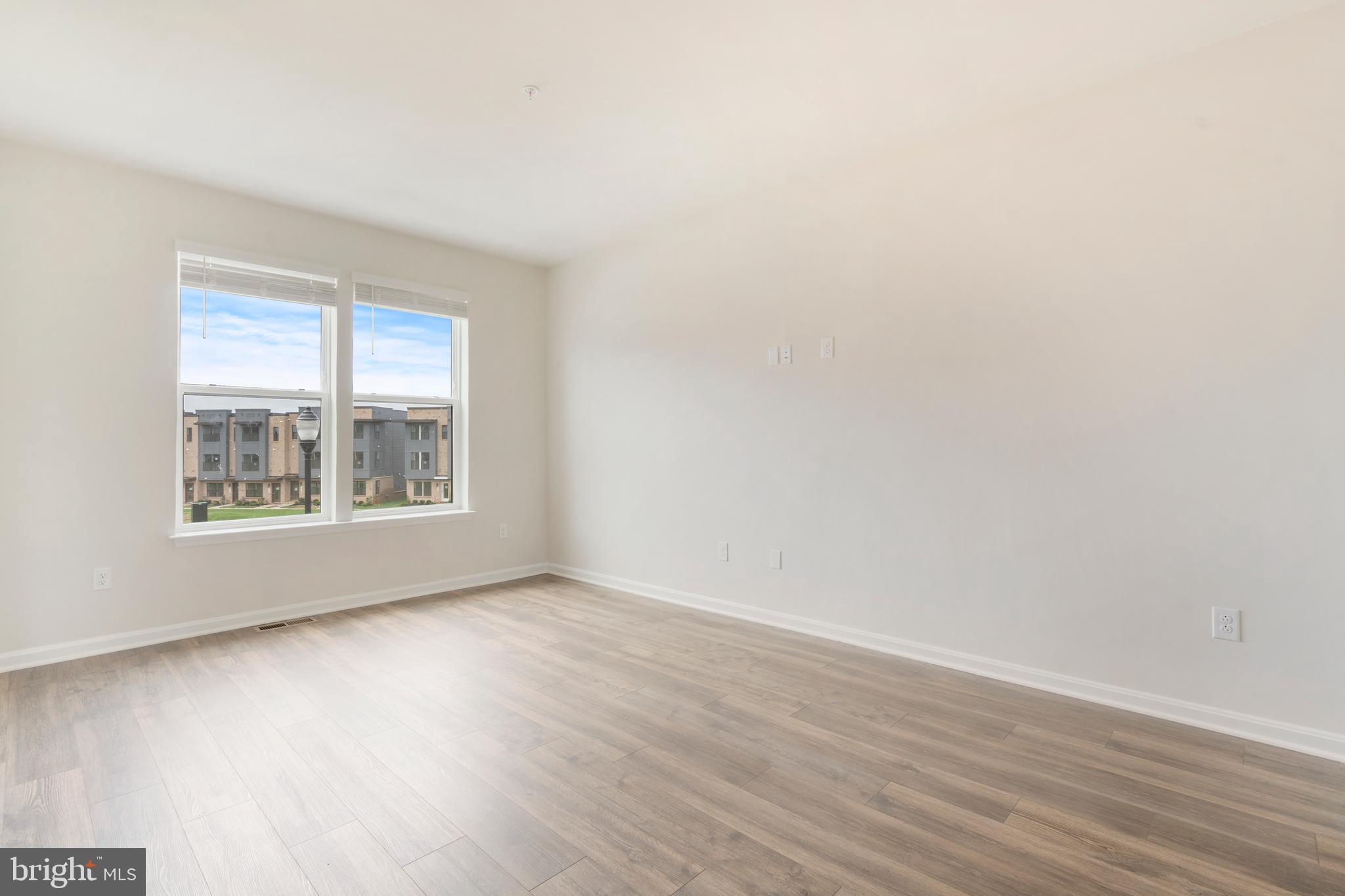 572 Union Street Frederick, MD 21701 - Photo 5 of 36 Living Room View#3