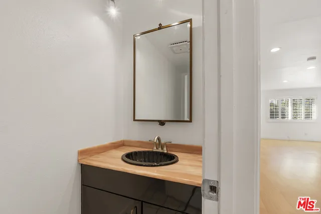 $9,900 | 745 Oxford Avenue, Marina del Rey, CA 90292