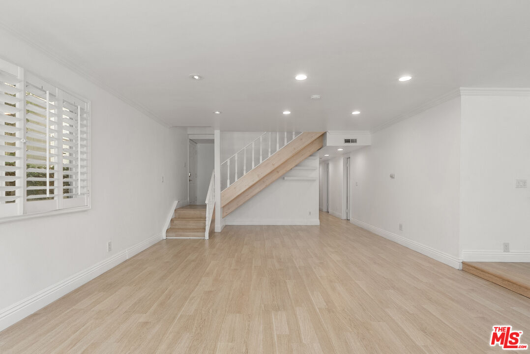 745 Oxford Avenue Marina del Rey, CA 90292 - Photo 3 of 37