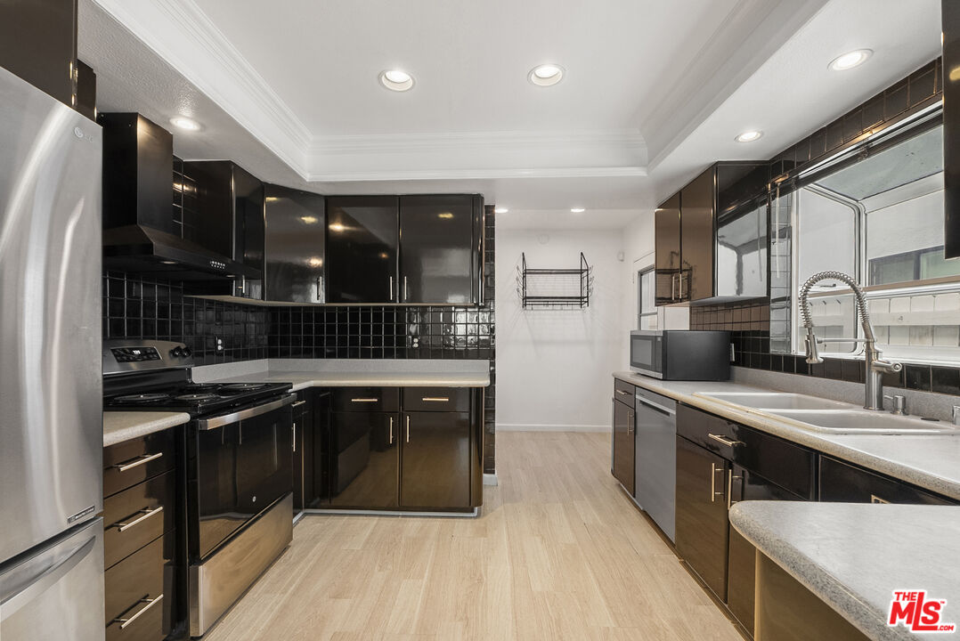 745 Oxford Avenue Marina del Rey, CA 90292 - Photo 8 of 37