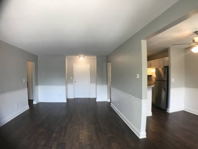 906 Ridge Square, Unit 213 Elk Grove Village, IL 60007 - Photo 2 of 10