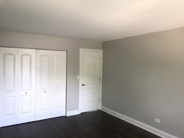906 Ridge Square, Unit 213 Elk Grove Village, IL 60007 - Photo 4 of 10