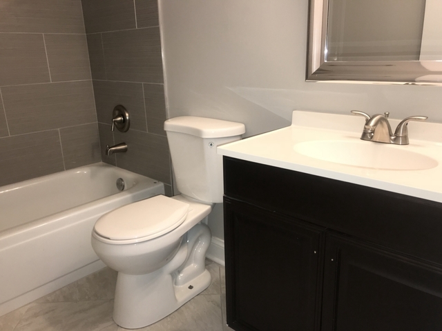 906 Ridge Square, Unit 213 Elk Grove Village, IL 60007 - Photo 5 of 10
