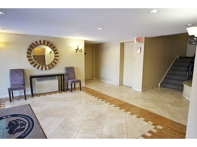 906 Ridge Square, Unit 213 Elk Grove Village, IL 60007 - Photo 7 of 10