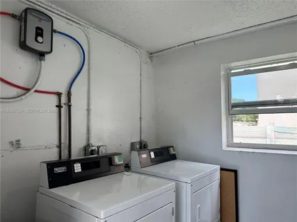 $1,695 | 2500 Johnson Street, Unit 19, Hollywood, FL 33020
