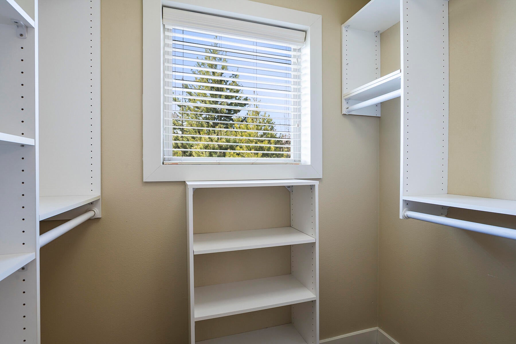 61462 Linton Loop Bend, OR 97702 - Photo 27 of 36 primary en suite closet