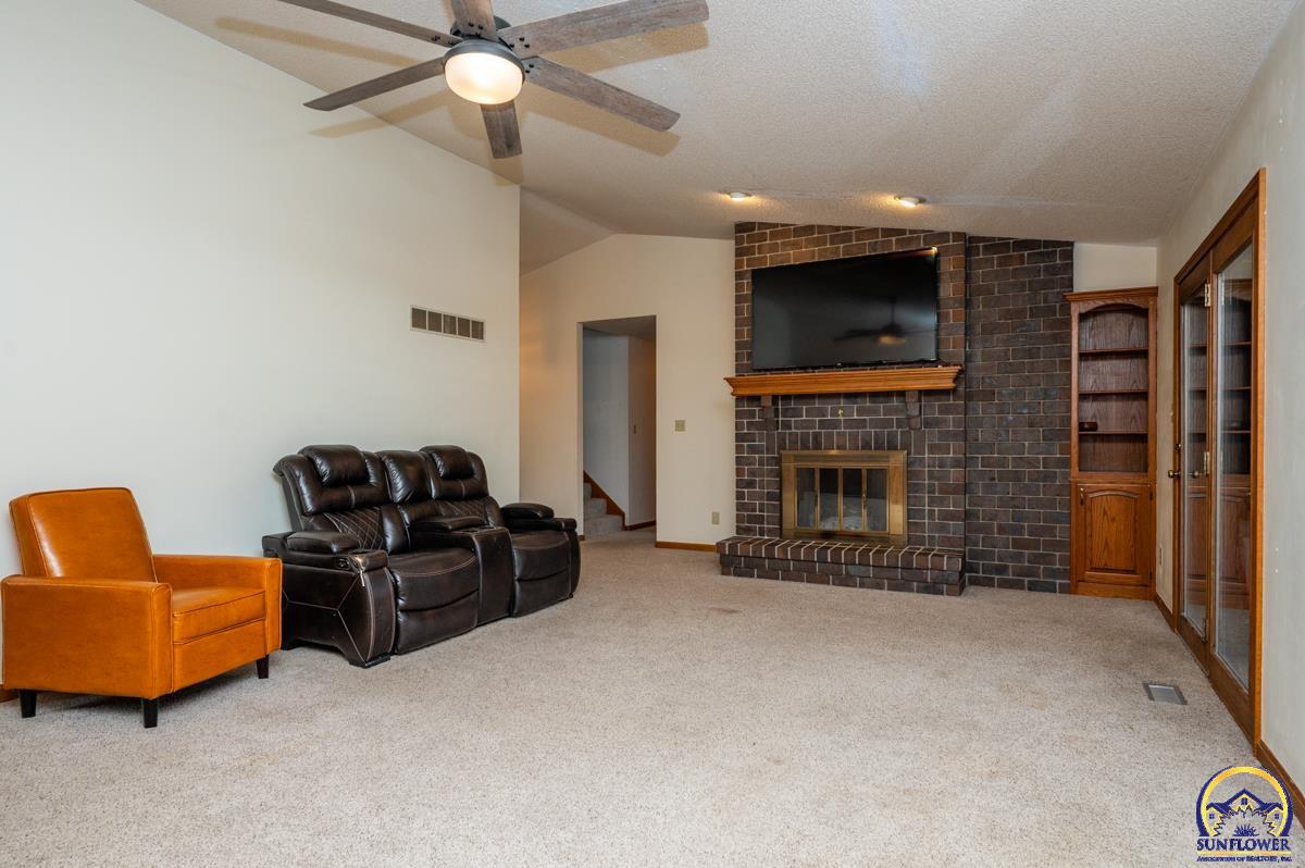 9020 Southwest Wanamaker Road Wakarusa, KS 66546 - Photo 13 of 44