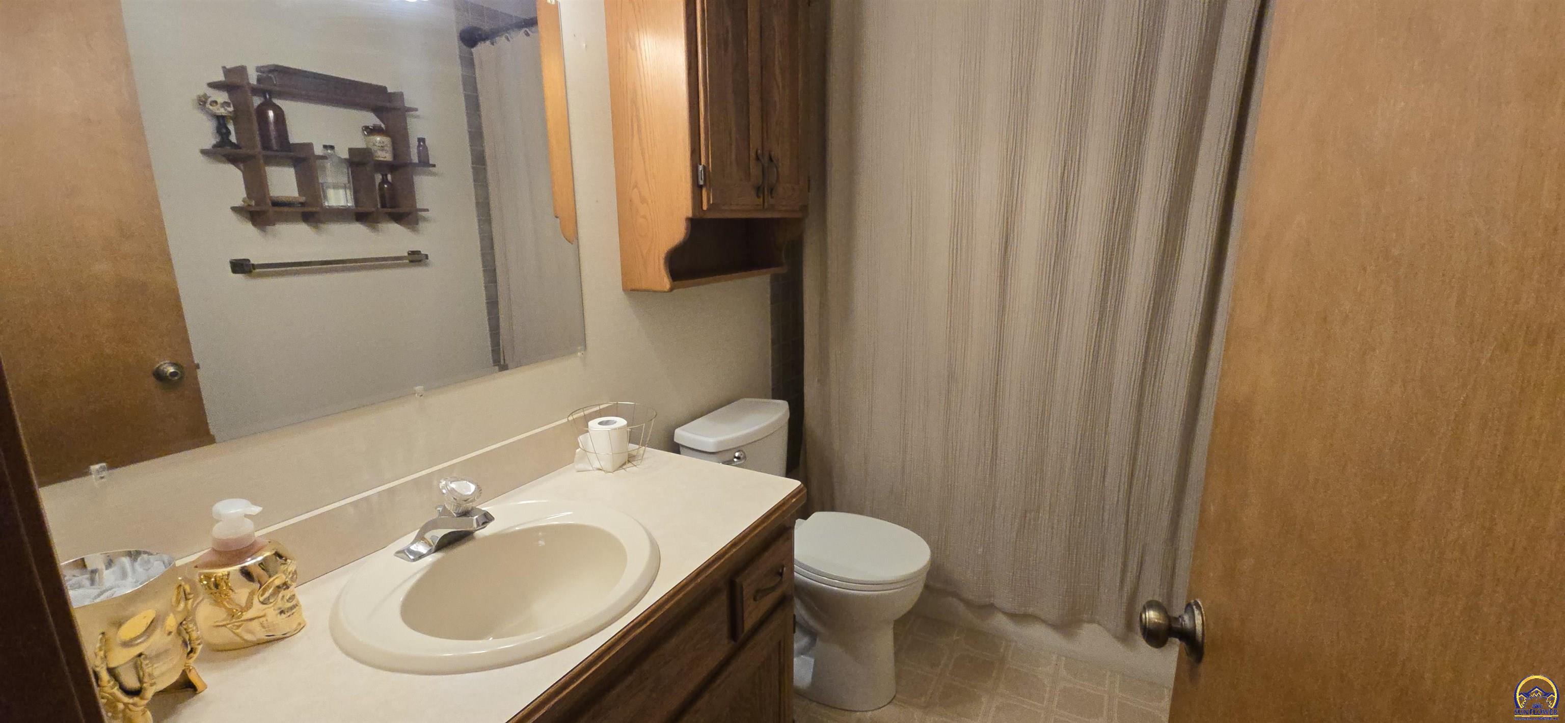 9020 Southwest Wanamaker Road Wakarusa, KS 66546 - Photo 18 of 41