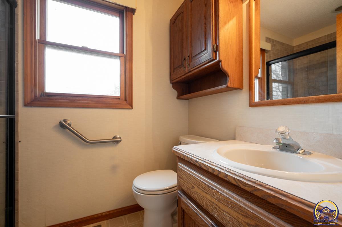 9020 Southwest Wanamaker Road Wakarusa, KS 66546 - Photo 18 of 44