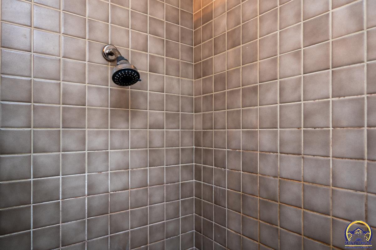 9020 Southwest Wanamaker Road Wakarusa, KS 66546 - Photo 19 of 44