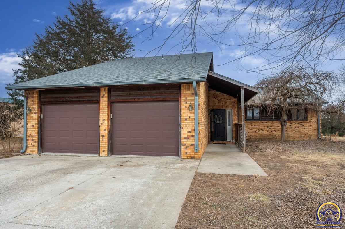 9020 Southwest Wanamaker Road Wakarusa, KS 66546 - Photo 2 of 44