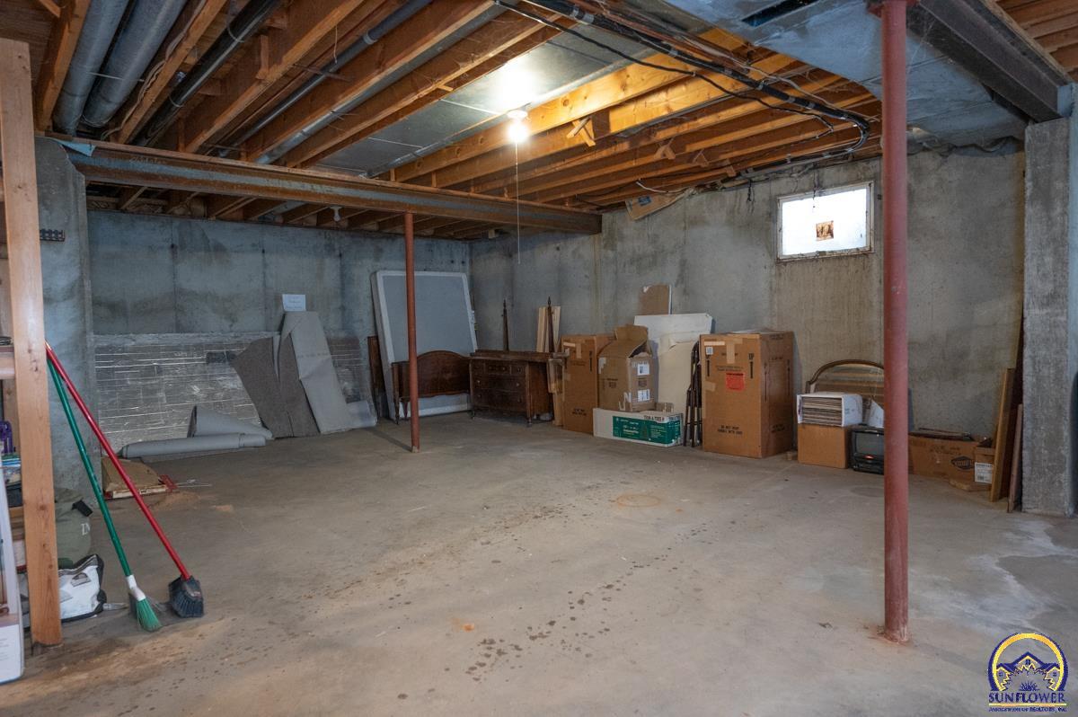 9020 Southwest Wanamaker Road Wakarusa, KS 66546 - Photo 30 of 44