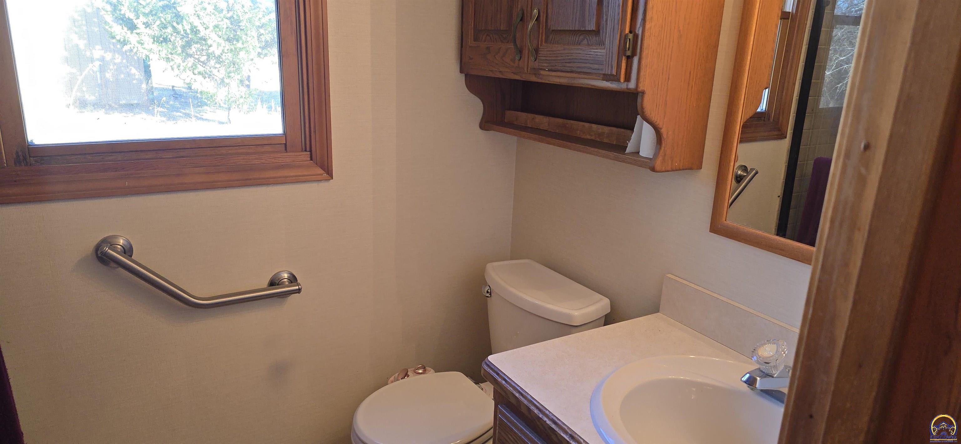 9020 Southwest Wanamaker Road Wakarusa, KS 66546 - Photo 31 of 41