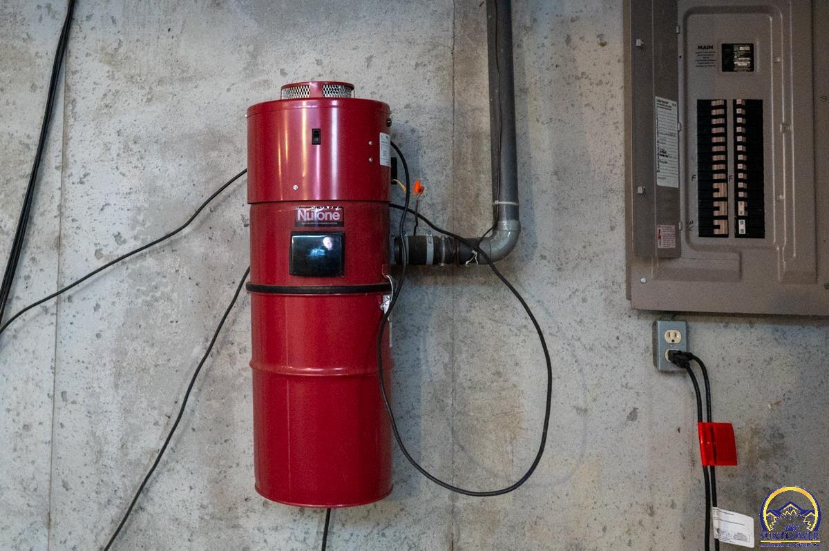 9020 Southwest Wanamaker Road Wakarusa, KS 66546 - Photo 32 of 44