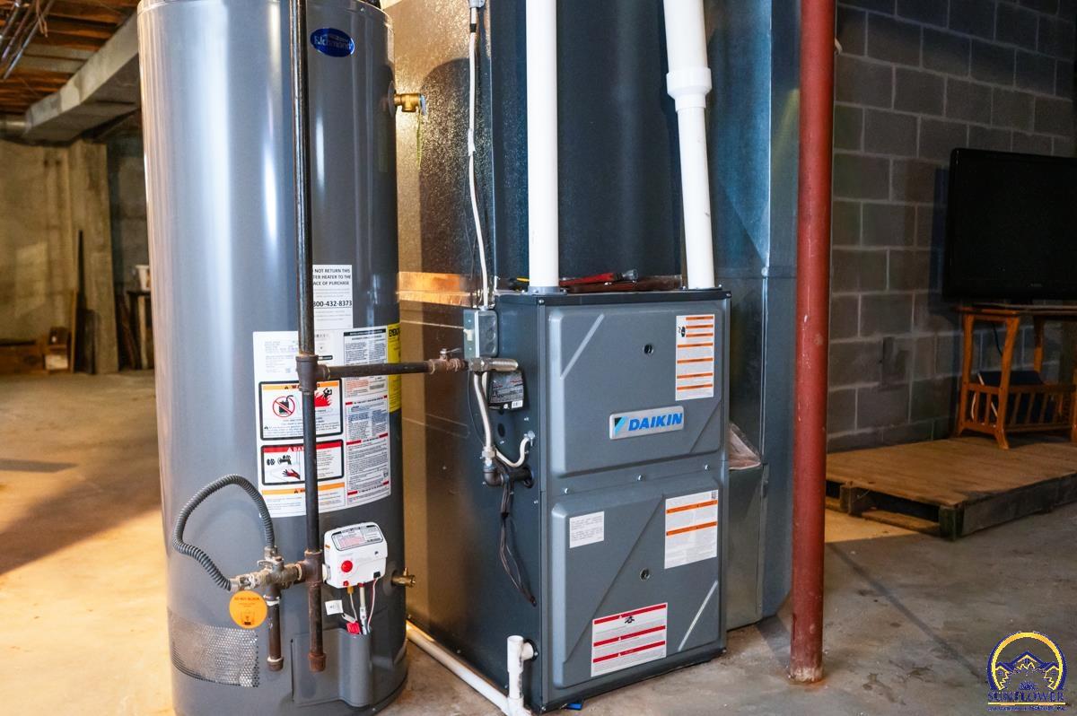 9020 Southwest Wanamaker Road Wakarusa, KS 66546 - Photo 33 of 44