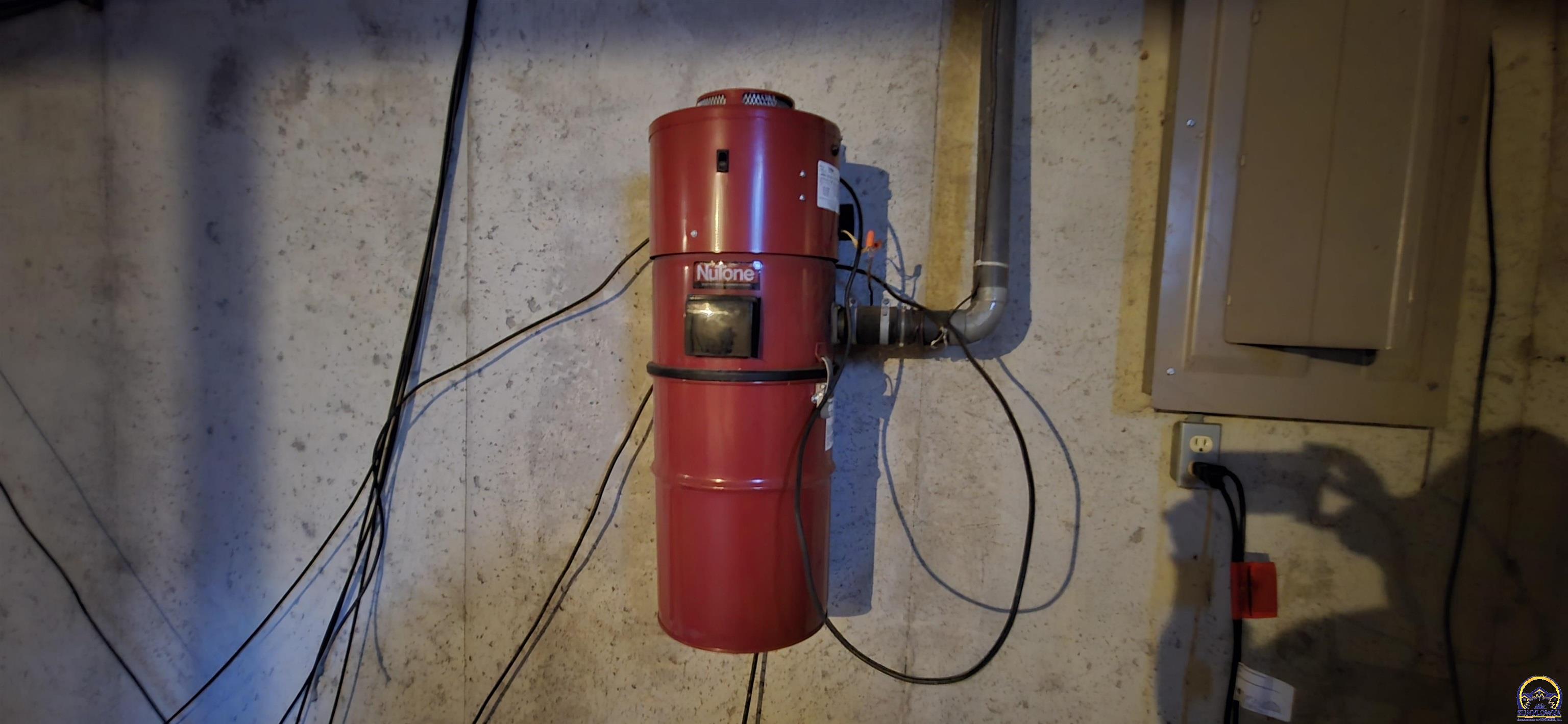 9020 Southwest Wanamaker Road Wakarusa, KS 66546 - Photo 35 of 41