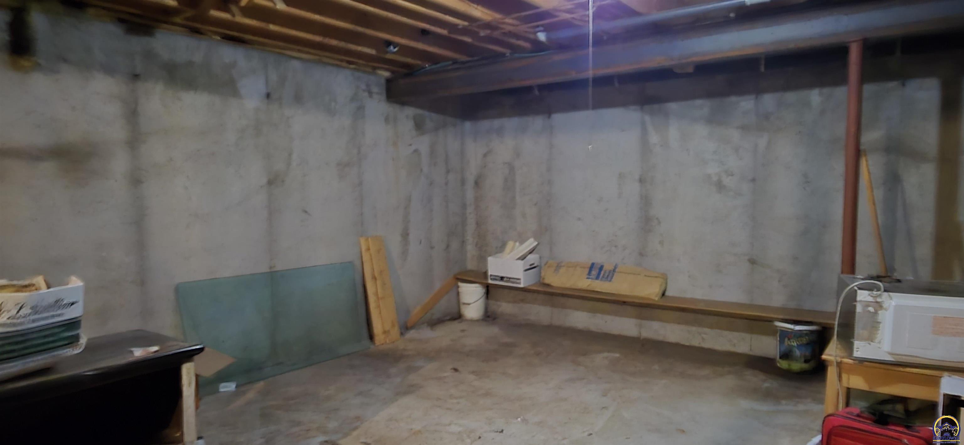 9020 Southwest Wanamaker Road Wakarusa, KS 66546 - Photo 36 of 41