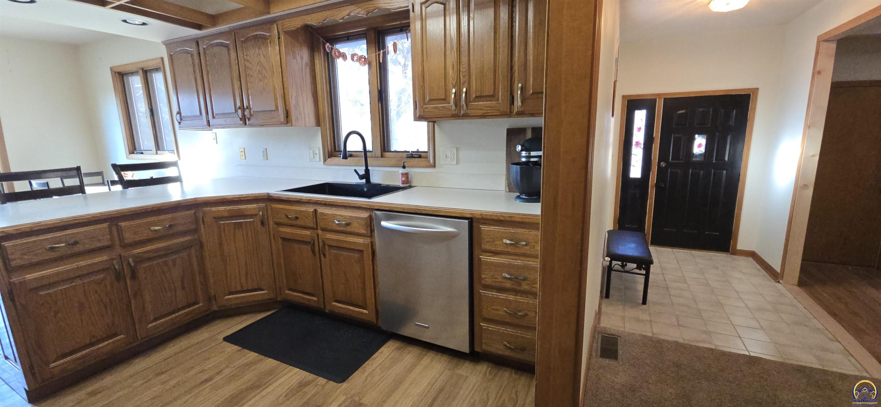 9020 Southwest Wanamaker Road Wakarusa, KS 66546 - Photo 4 of 41