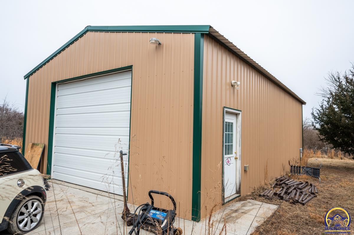 9020 Southwest Wanamaker Road Wakarusa, KS 66546 - Photo 5 of 44