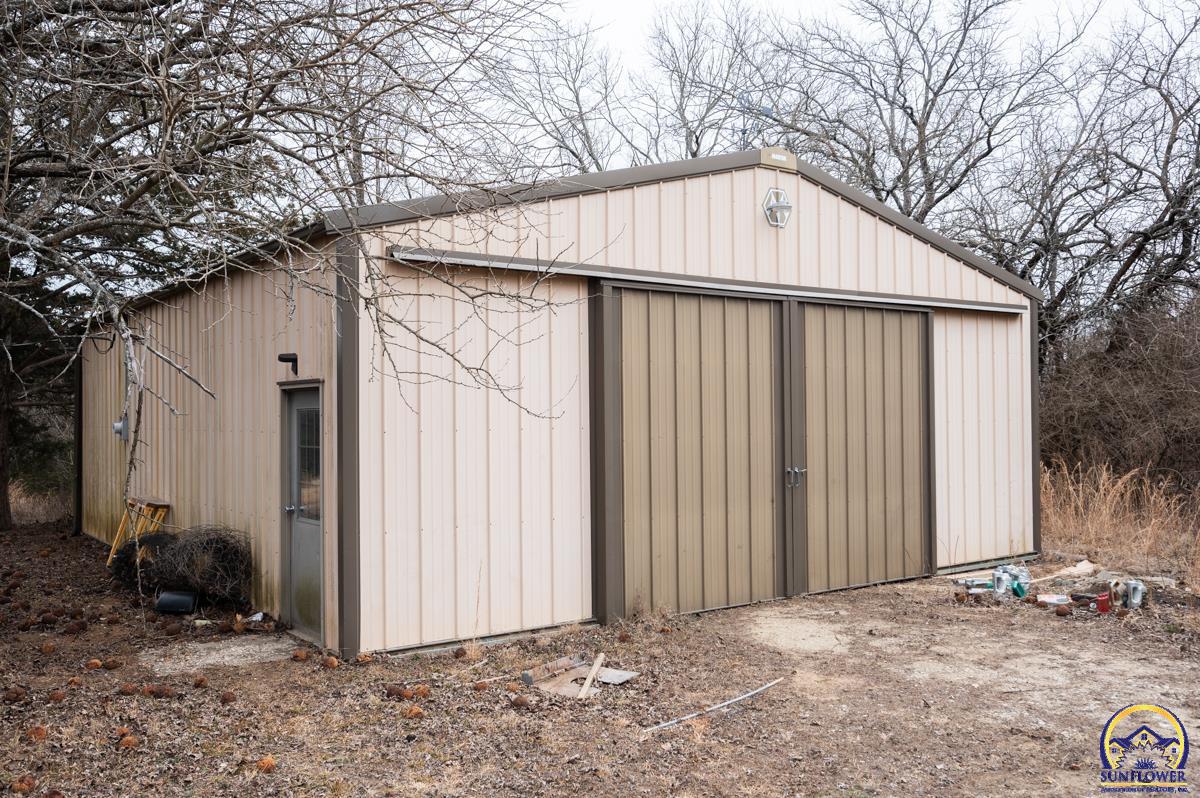 9020 Southwest Wanamaker Road Wakarusa, KS 66546 - Photo 6 of 44