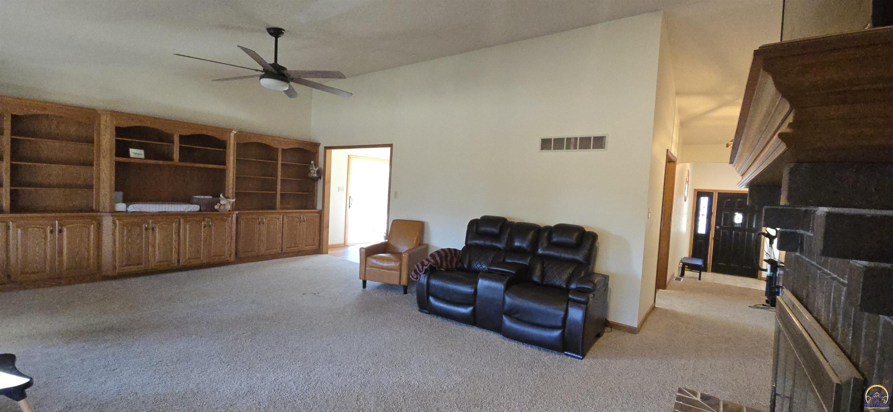 9020 Southwest Wanamaker Road Wakarusa, KS 66546 - Photo 10 of 41