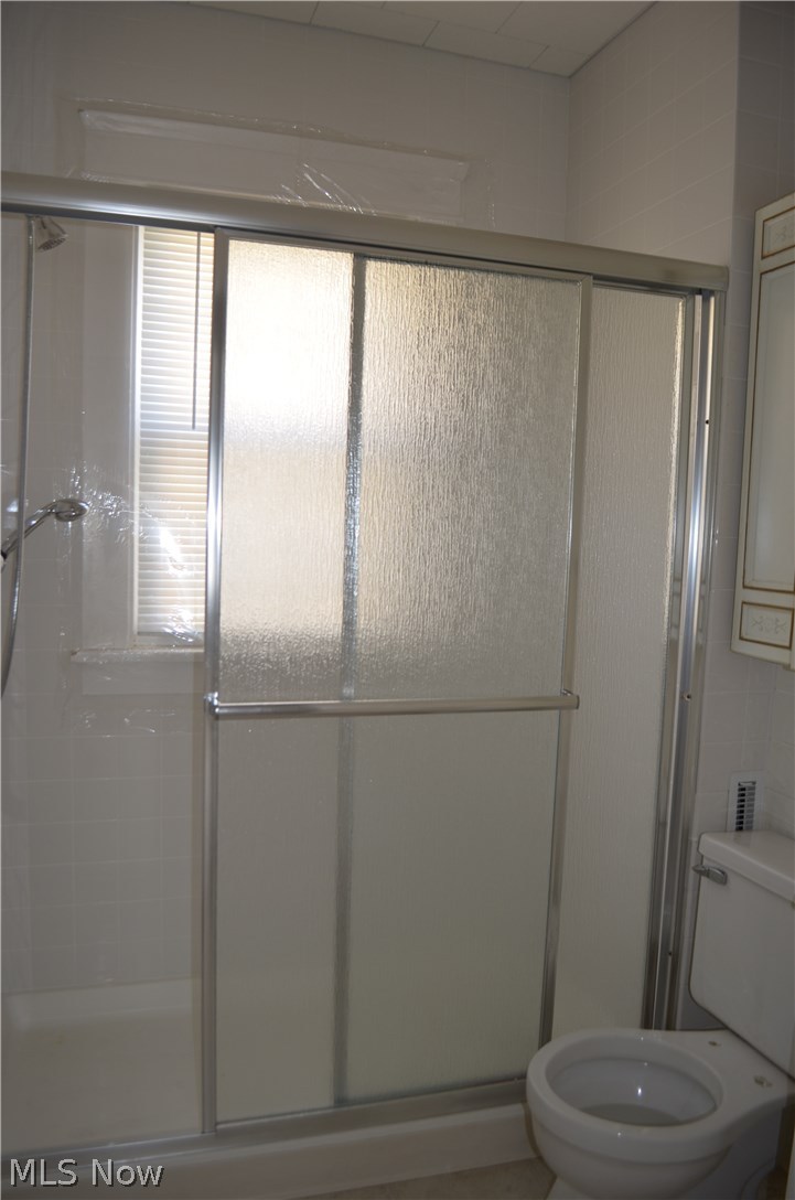 4514 Turney Road Cleveland, OH 44105 - Photo 5 of 21 First floor bath with updated shower.
