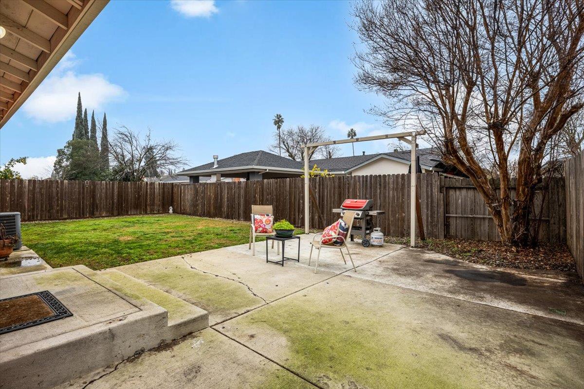 4631 Beechnut Way Sacramento, CA 95823 - Photo 29 of 32 a view of a park with furniture and garden