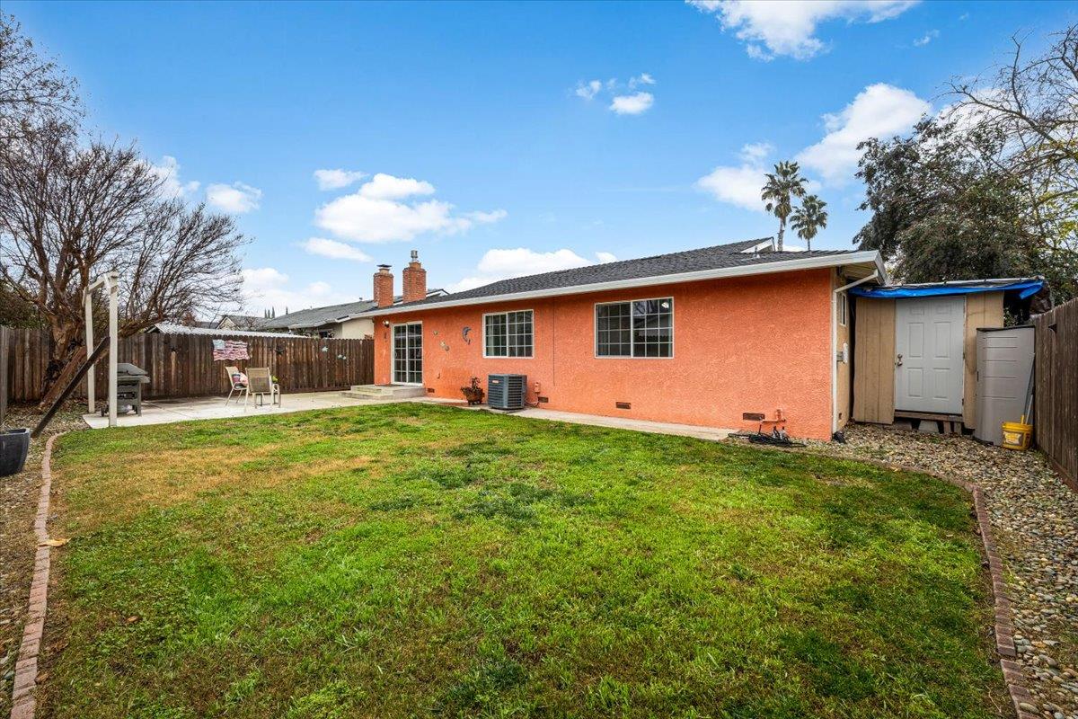 4631 Beechnut Way Sacramento, CA 95823 - Photo 30 of 32 a front view of house with yard