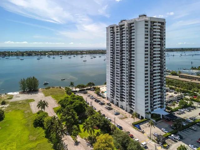 $3,400 | 5600 North Flagler Drive, Unit 1807, West Palm Beach, FL 33407