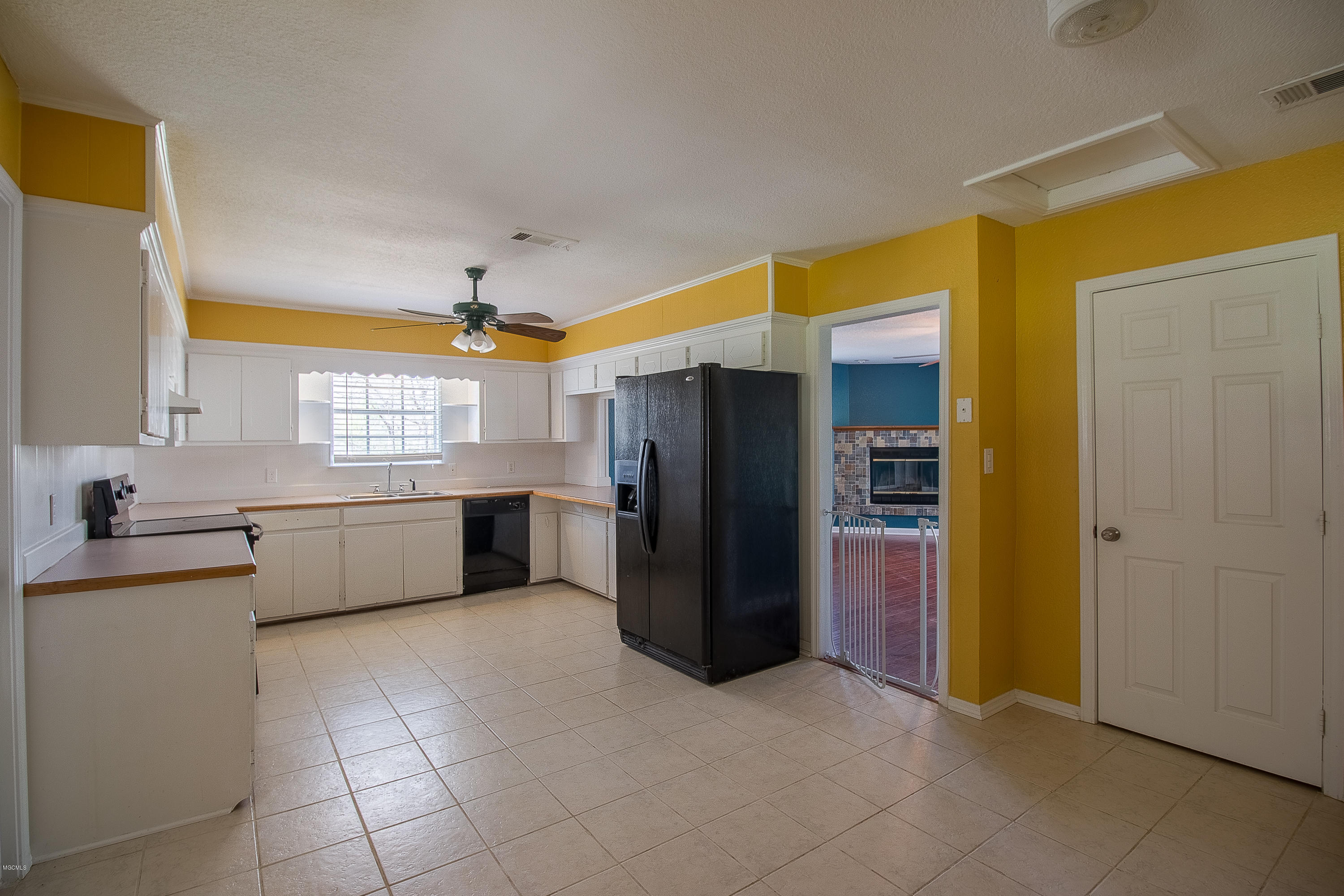 23367 South Pinecrest Road Saucier, MS 39574 - Photo 14 of 24 23367 S Pinecrest Road-kitchen4