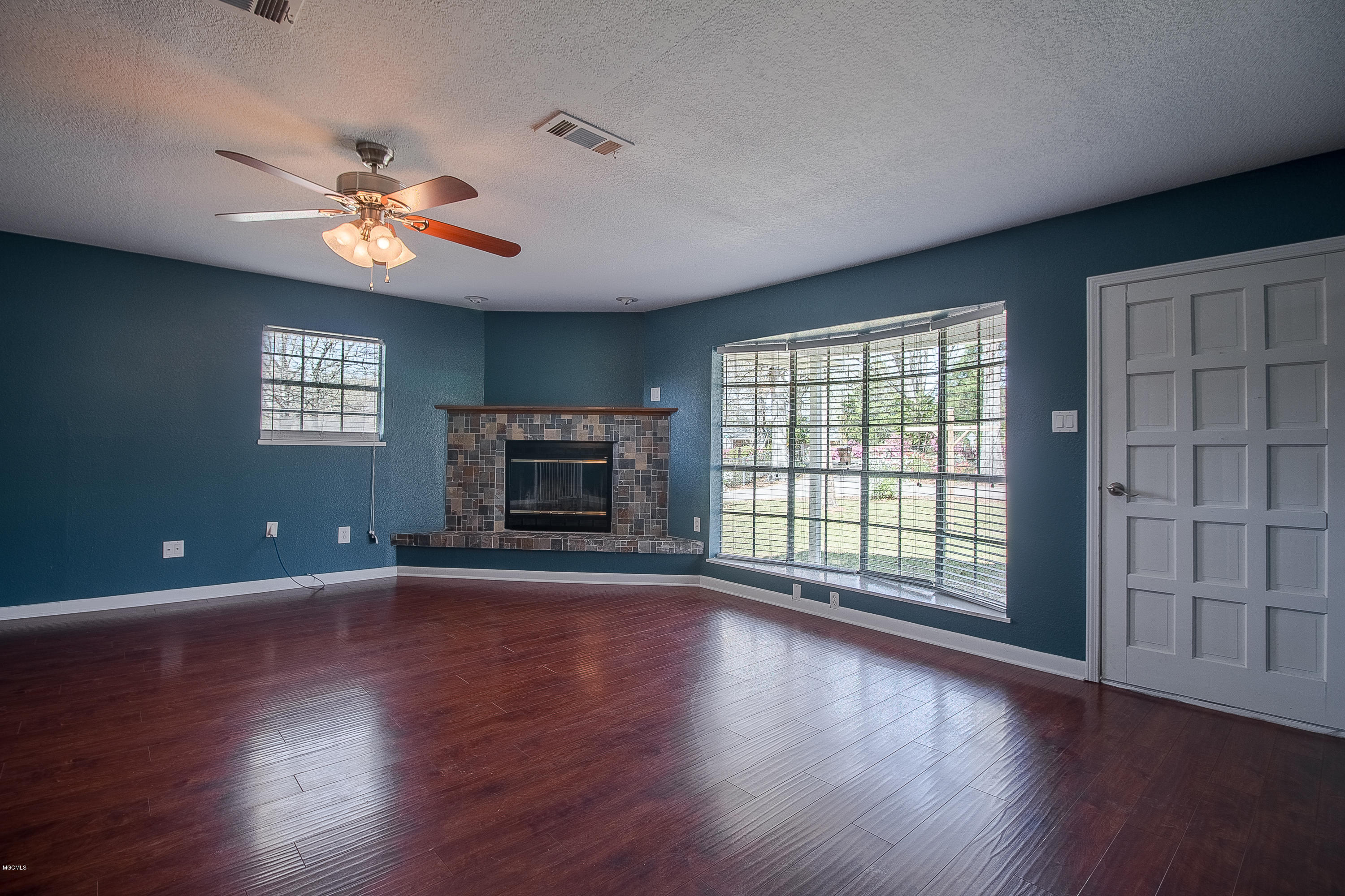 23367 South Pinecrest Road Saucier, MS 39574 - Photo 15 of 24 23367 S Pinecrest Road-livingroom1